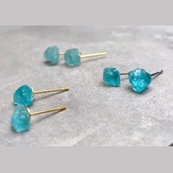 🆕 New Raw Aquamarine Crystal Stud Gemstone Earrings - Picture 1 of 8